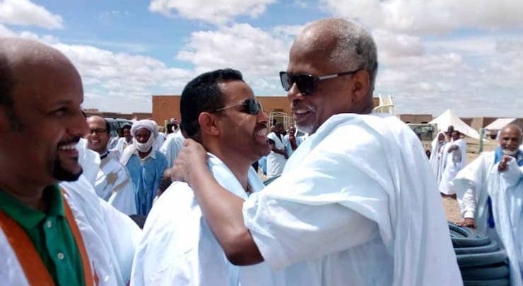 Mauritanie : accolade entre le président du conseil constitutionnel et le directeur de campagne du parti au pouvoir