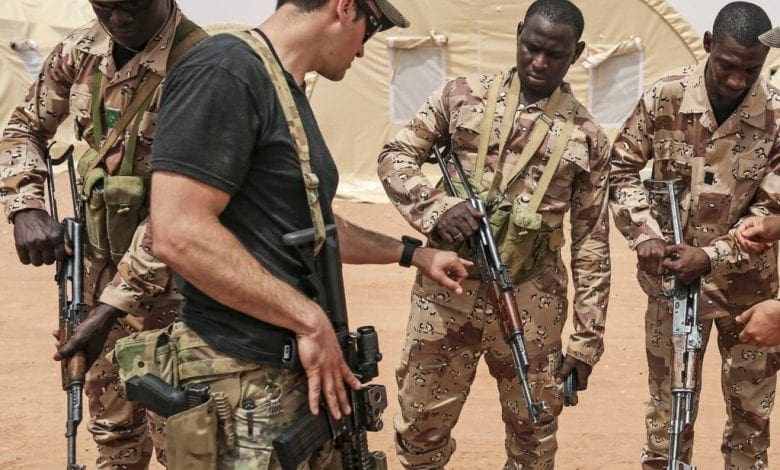 Les USA suspendent leur aide militaire au Mali