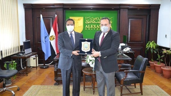 La situation des étudiants mauritaniens en Egypte examinée lors d’une rencontre entre l’ambassadeur mauritanien et le président de l’université d’Alexandrie