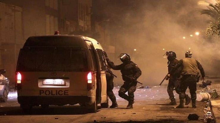 Tunisie : série d’arrestations après une nuit violente dans plusieurs villes du pays