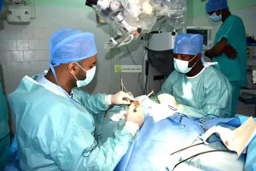 Pose pour la première fois en Mauritanie d’implants cochléaires