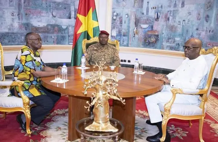 Burkina Faso : le président de la transition se concerte avec d’anciens présidents de la république
