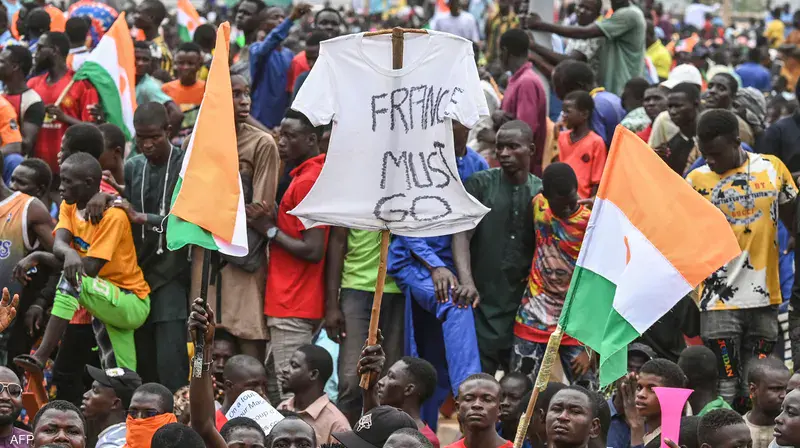 La France rappelle son ambassadeur à Niamey et met fin à la coopération militaire avec le Niger
