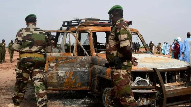 Niger : quatre soldats tués dans une attaque menée par des dizaines d’hommes armés