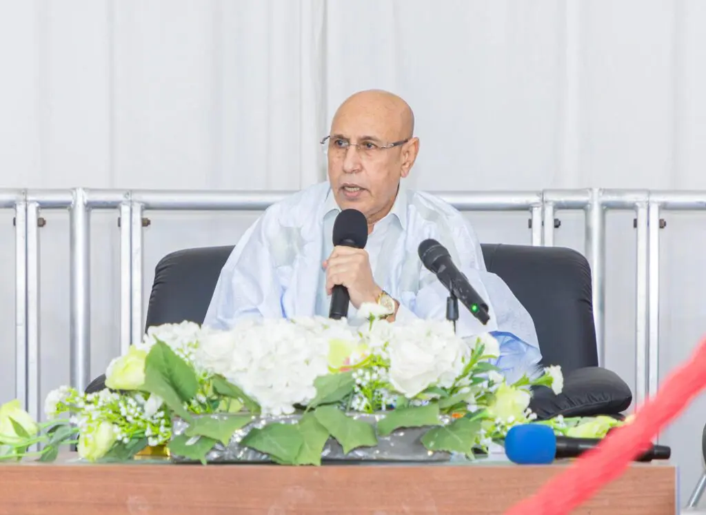 Le président Ghazouani regrette les coupures d’eau et d’électricité à Nouadhibou et promet la construction de la route