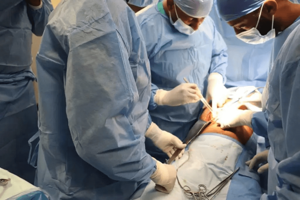 Une équipe médicale marocaine effectue des opérations urologiques complexes à l’hôpital national à Nouakchott