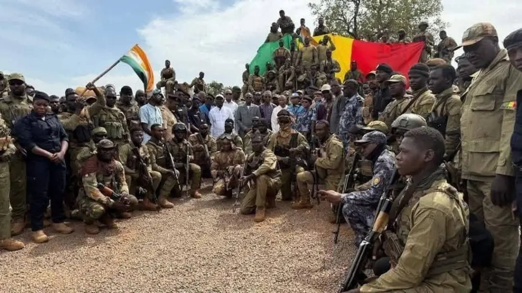 Le Niger fait parvenir plus de 80 camions citernes de carburant à Bamako