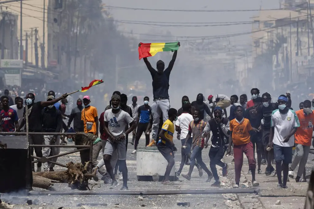 Sénégal : le gouvernement reconnait un usage excessif de la force de la part des forces de sécurité lors des évènements à l’UCAD