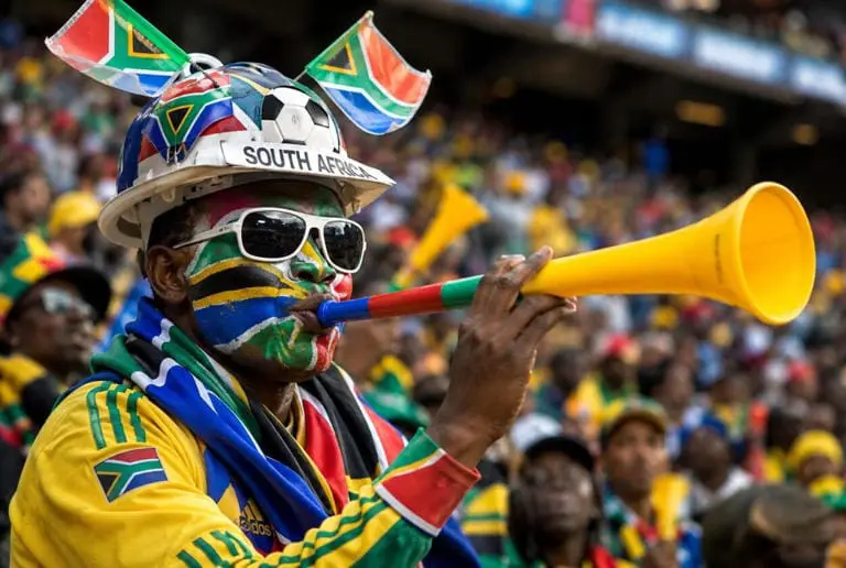 Coupe du monde de football : interdiction de certains objets et comportements dans les stades