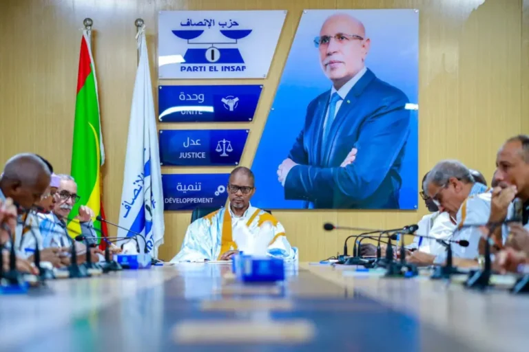 Après la réunion avec le coordinateur du dialogue national le président du parti Insaf convoqué à la présidence