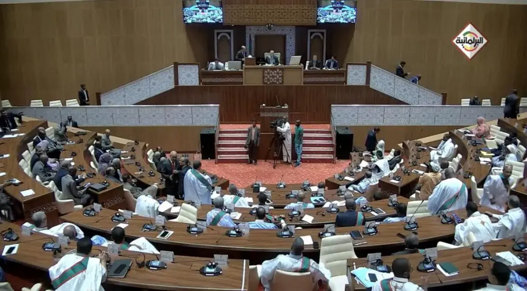Une séance plénière du parlement perturbée par l’entrée anachronique de 2 députées condamnées par la justice et le retrait de l’opposition